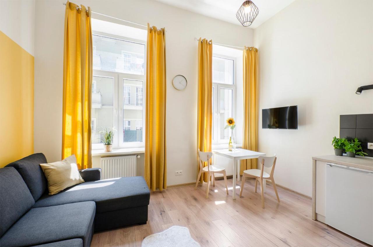 Apartament Cozy On Sierpnia Street *