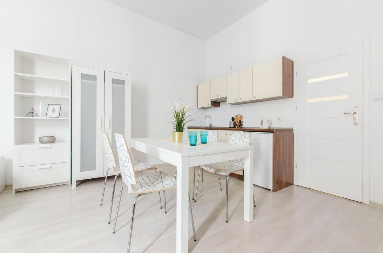 Cozy On Sierpnia Street Apartament *