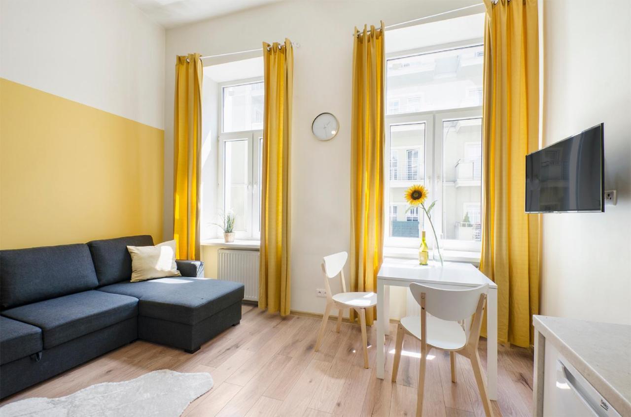 Cozy On Sierpnia Street Apartament *
