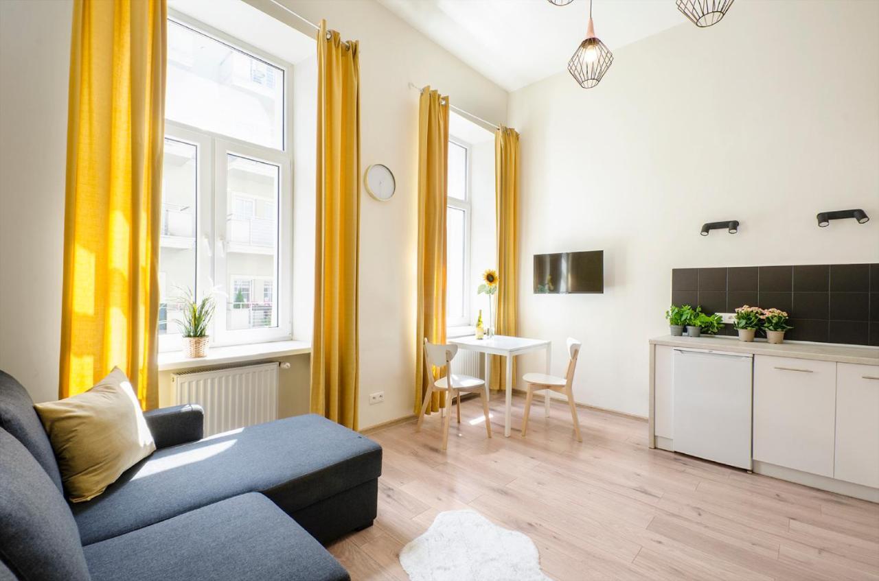 Apartament Cozy On Sierpnia Street *